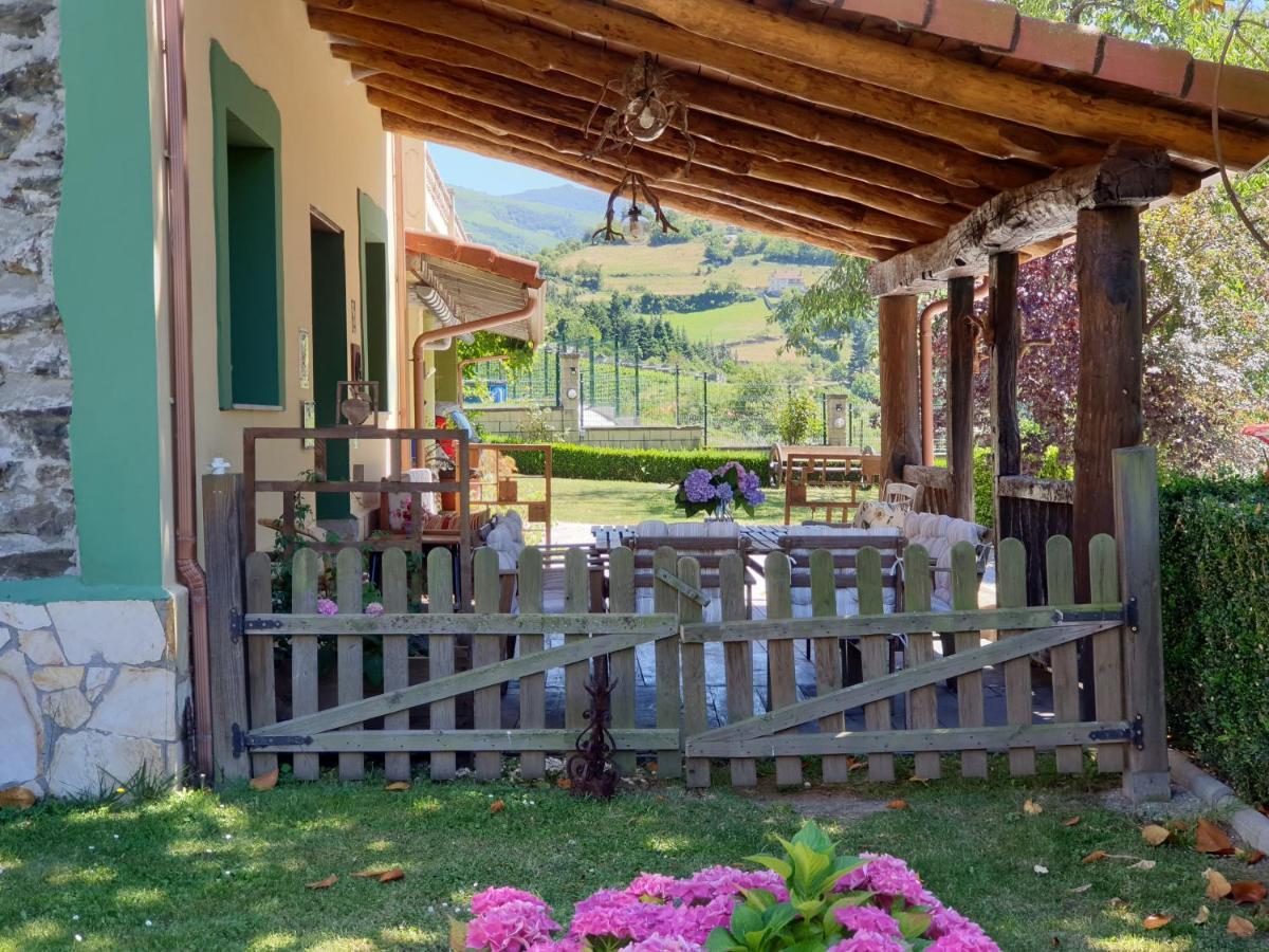 La Pumarada De Limes I Guest House Cangas De Narcea Eksteriør bilde