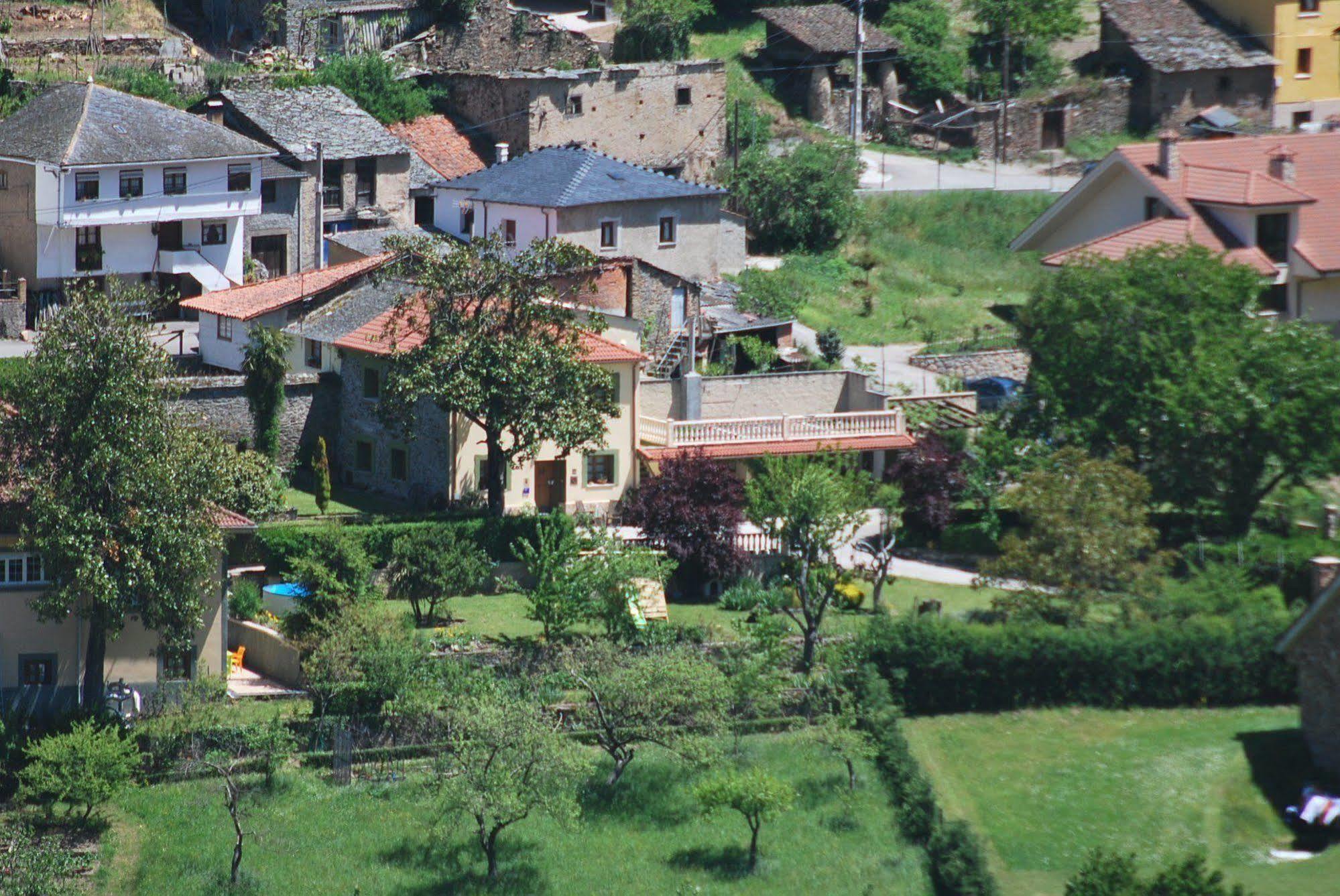 La Pumarada De Limes I Guest House Cangas De Narcea Eksteriør bilde