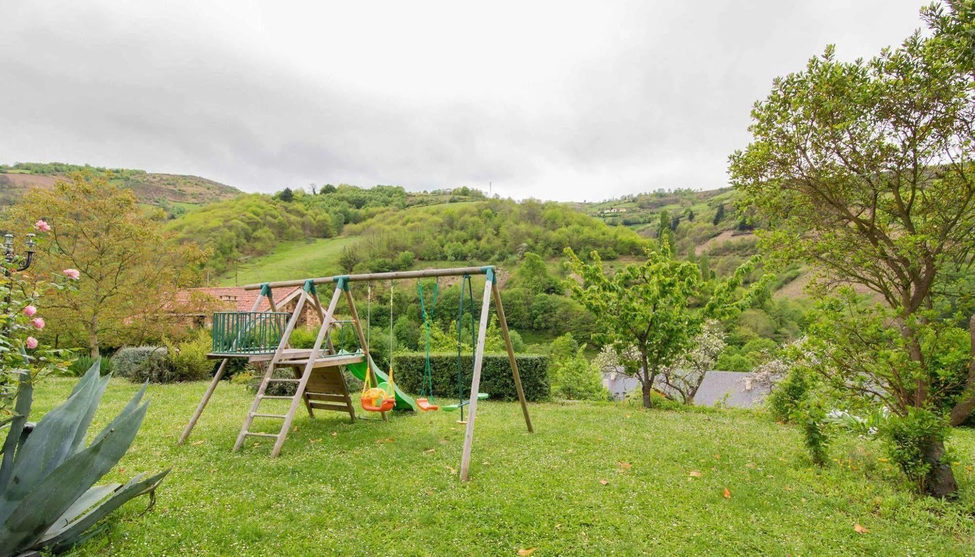 La Pumarada De Limes I Guest House Cangas De Narcea Eksteriør bilde