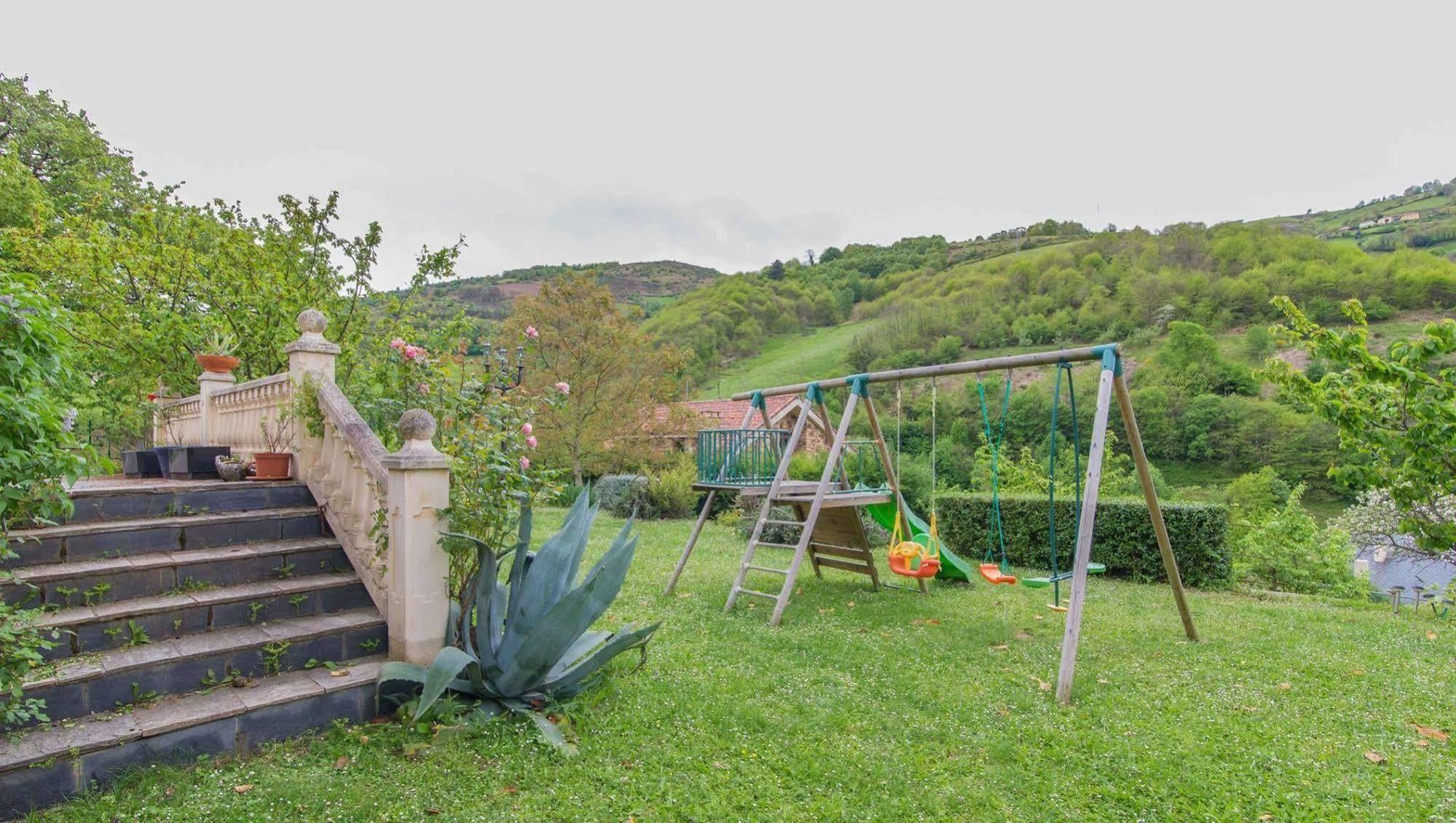 La Pumarada De Limes I Guest House Cangas De Narcea Eksteriør bilde